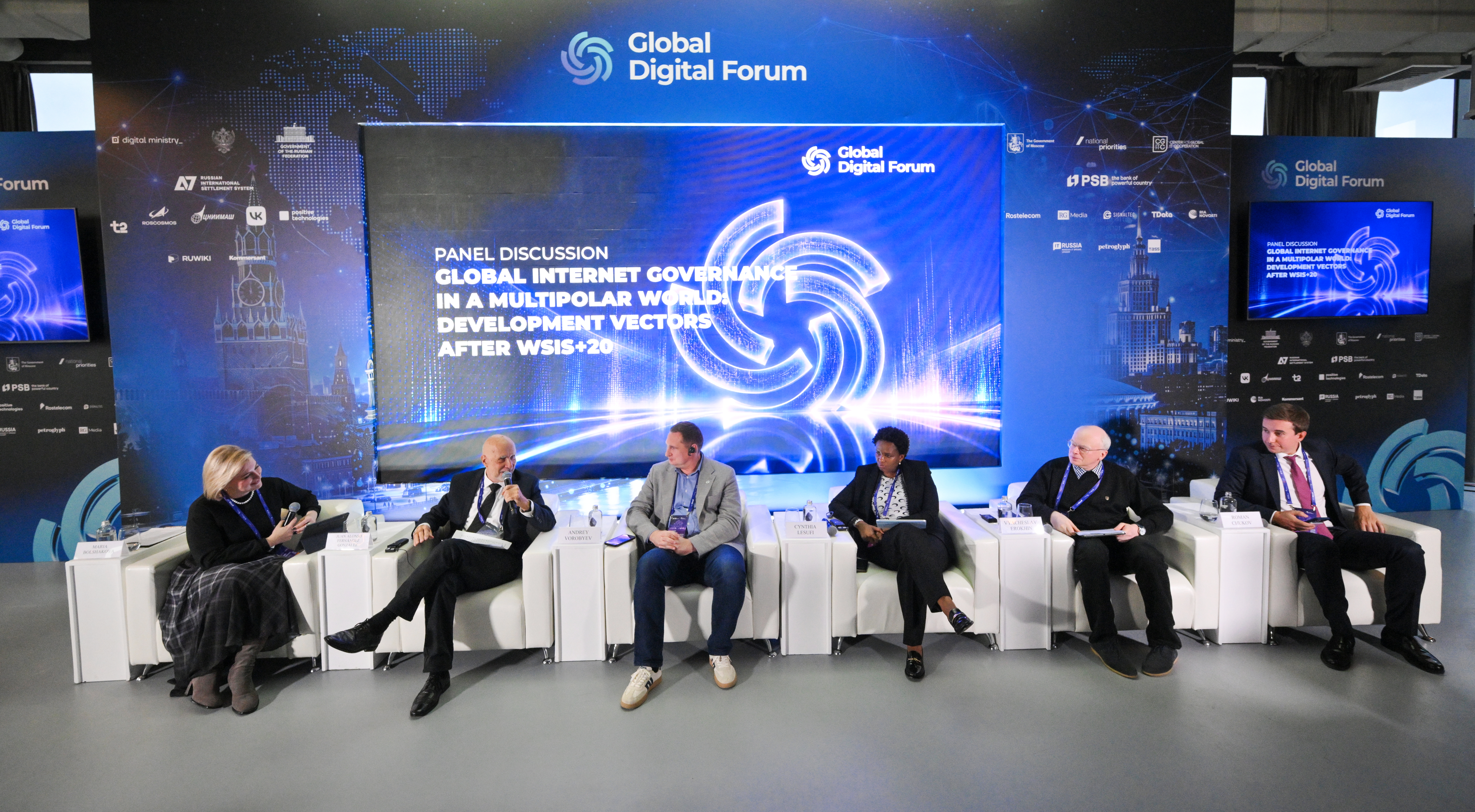 Regulating AI: Experts discuss global internet governance