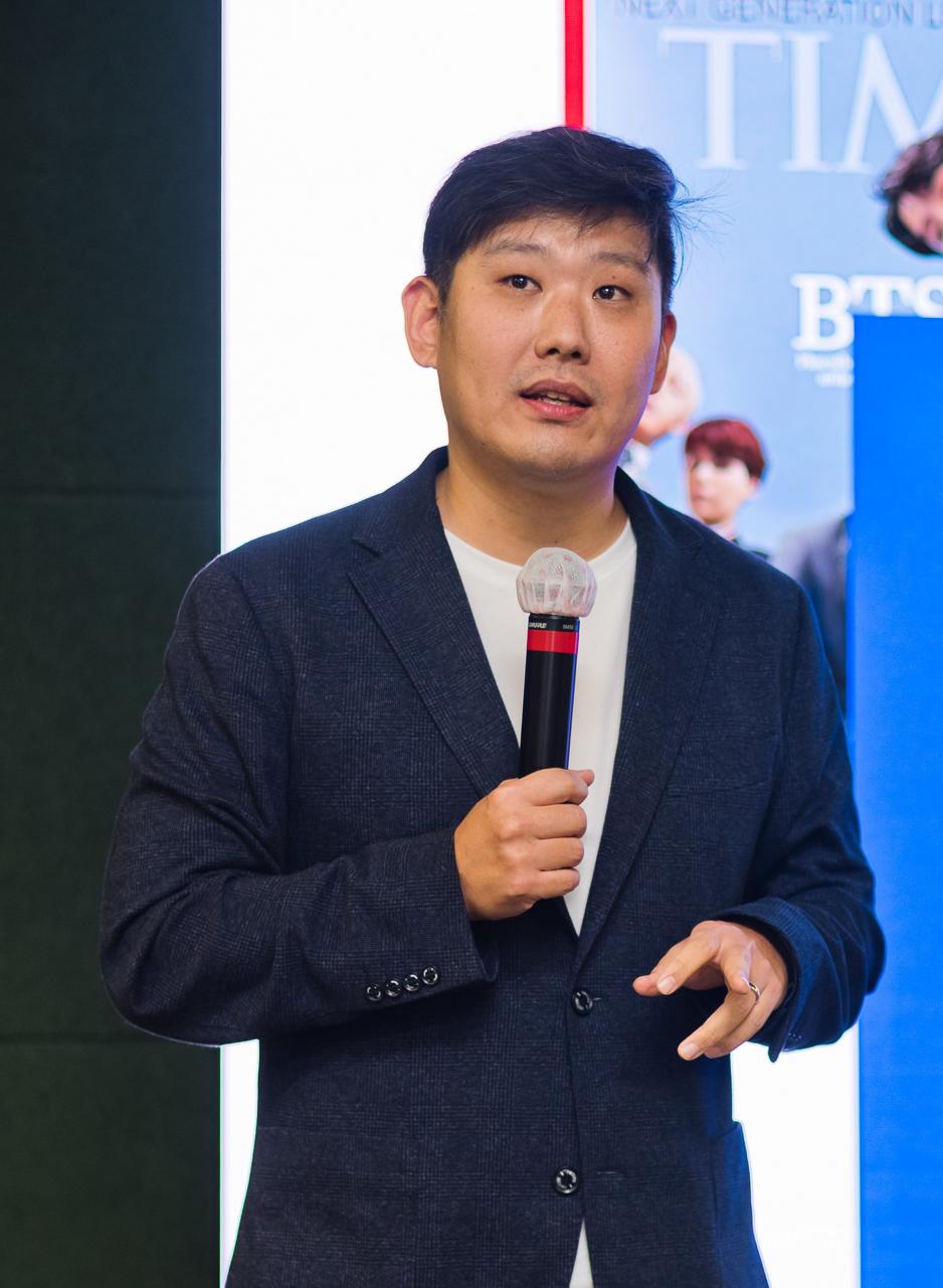 Si Woo Kim